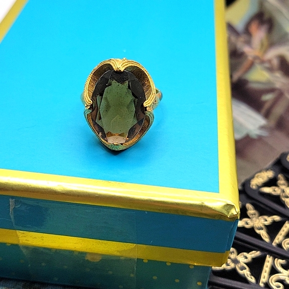 Jewelry - Vintage Beautiful Ring